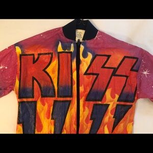 This 1978 Aucoin Kiss lightweight paper jacket